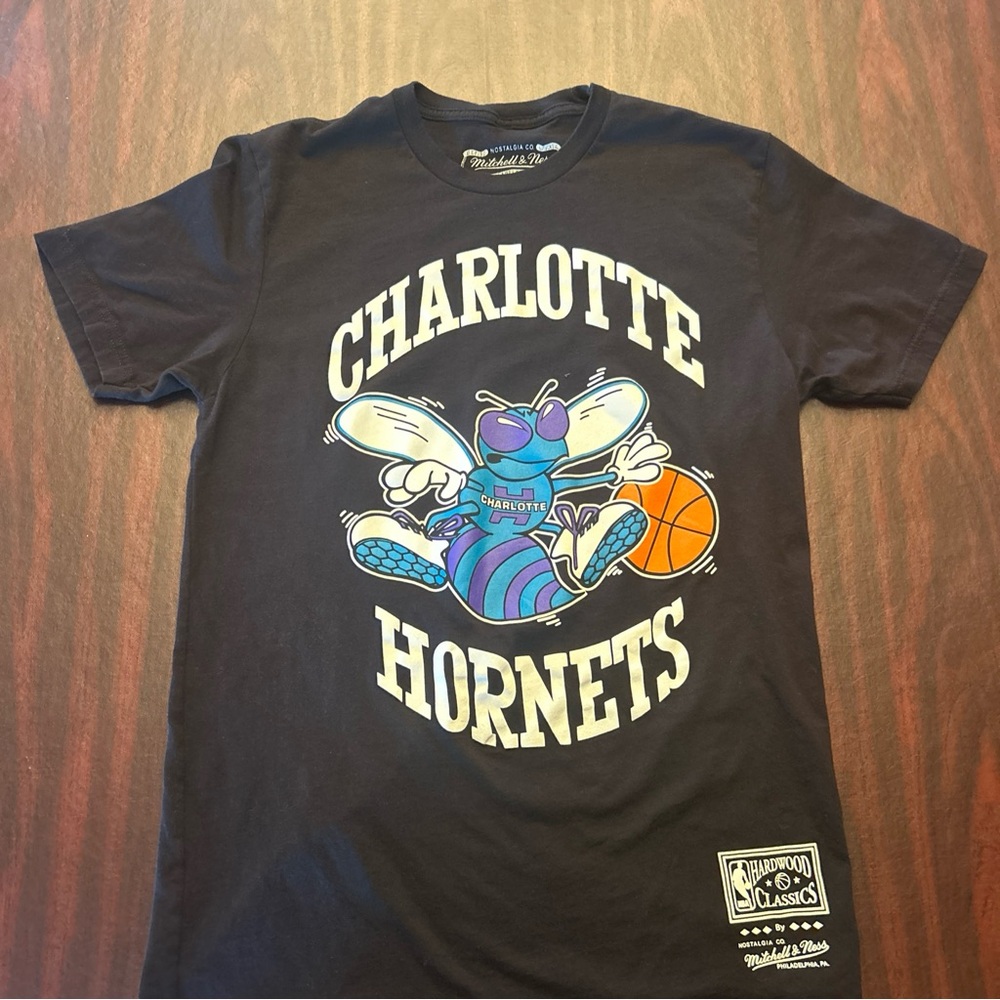 Mitchell & Ness Charlotte Tee - Black and Cream
